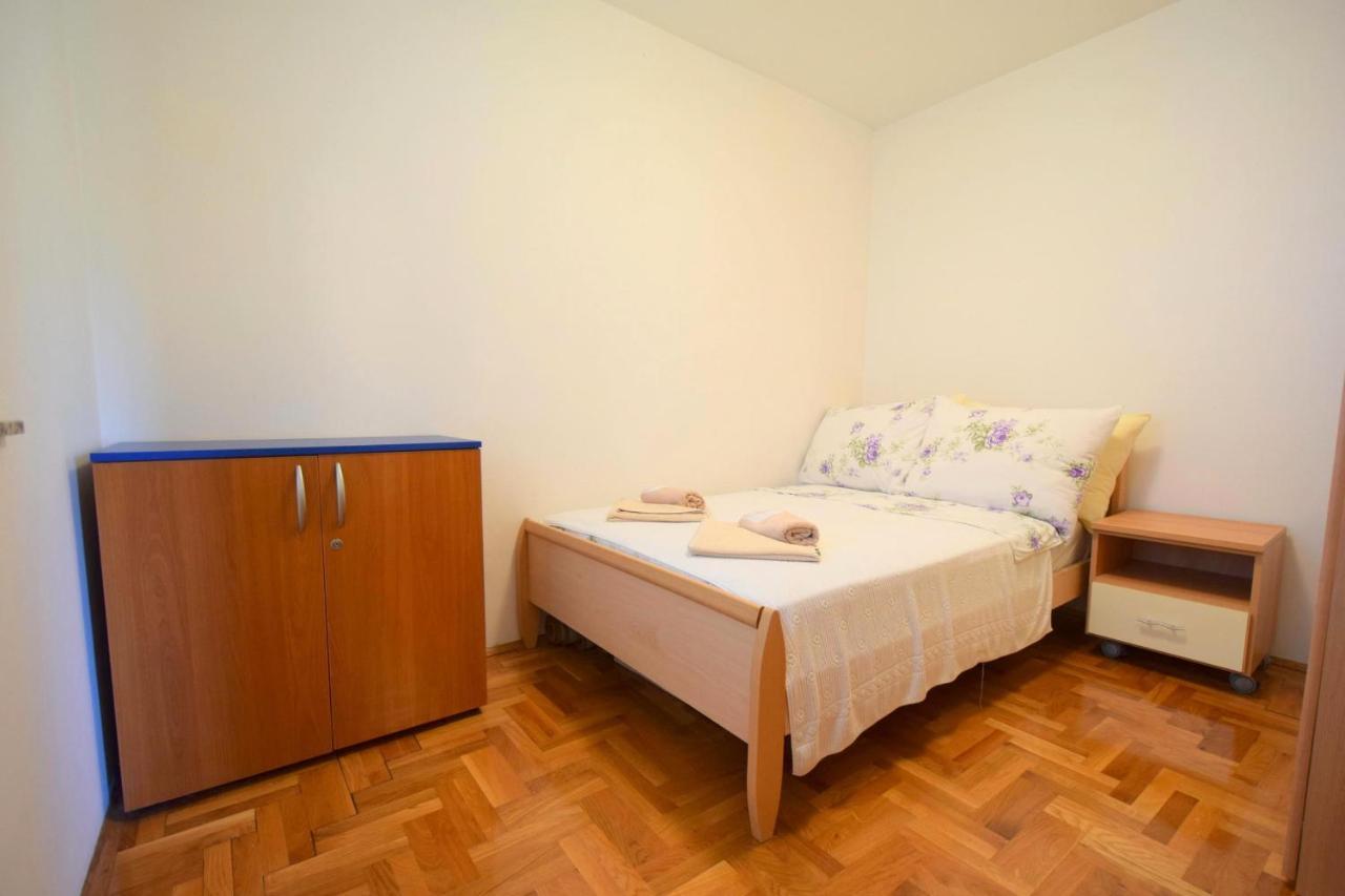 Apartment Mirela Malinska Exterior photo